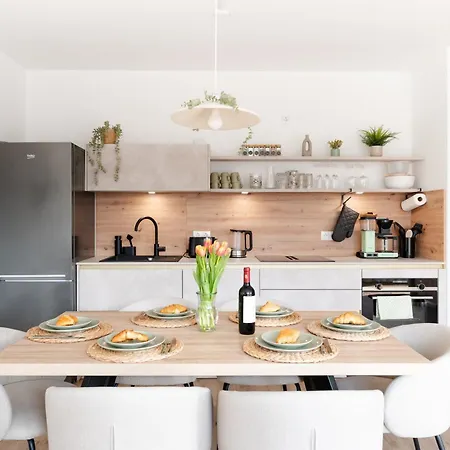 Lejlighed Premium-apartment Mit Balkon - Perfekt Fuer Familien, Gruppen Und Geschaeftsreisende - Zaya *
